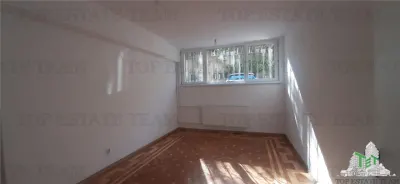 Spatii birou / comerciale de inchirat ,Universitate,  10 euro / mp - foto 14