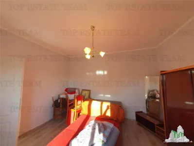 Colt de rai la tara  doua case primitoare livada vie si liniste deplina - foto 4