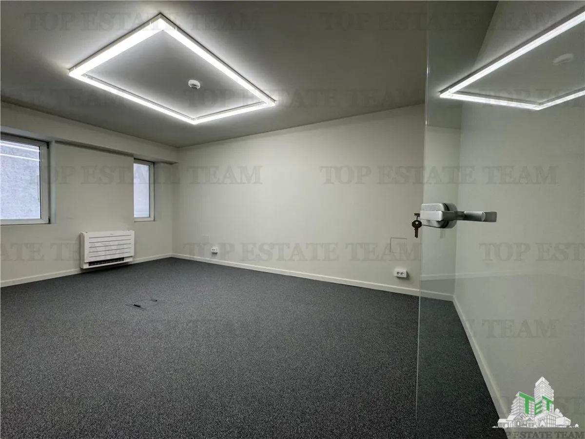 Spatiu comercial / office ultracentral de inchiriat complet utilat/recompartimentare la cerere  + parcari - foto 14