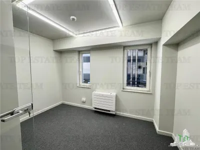 Spatiu comercial / office ultracentral de inchiriat complet utilat/recompartimentare la cerere  + parcari - foto 18