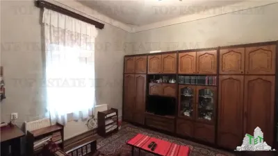 Casa de vanzare in zona Mantuleasa - foto 4