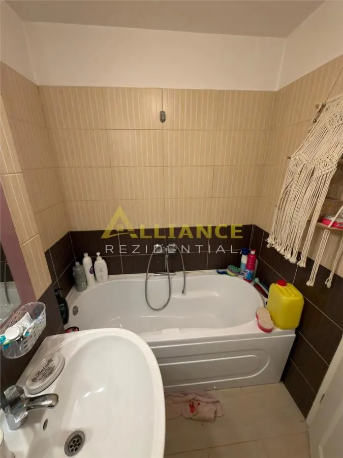 Apartament 2 camere - 58 mp - Etaj 5 cu lift - Pret negociabil - foto 12