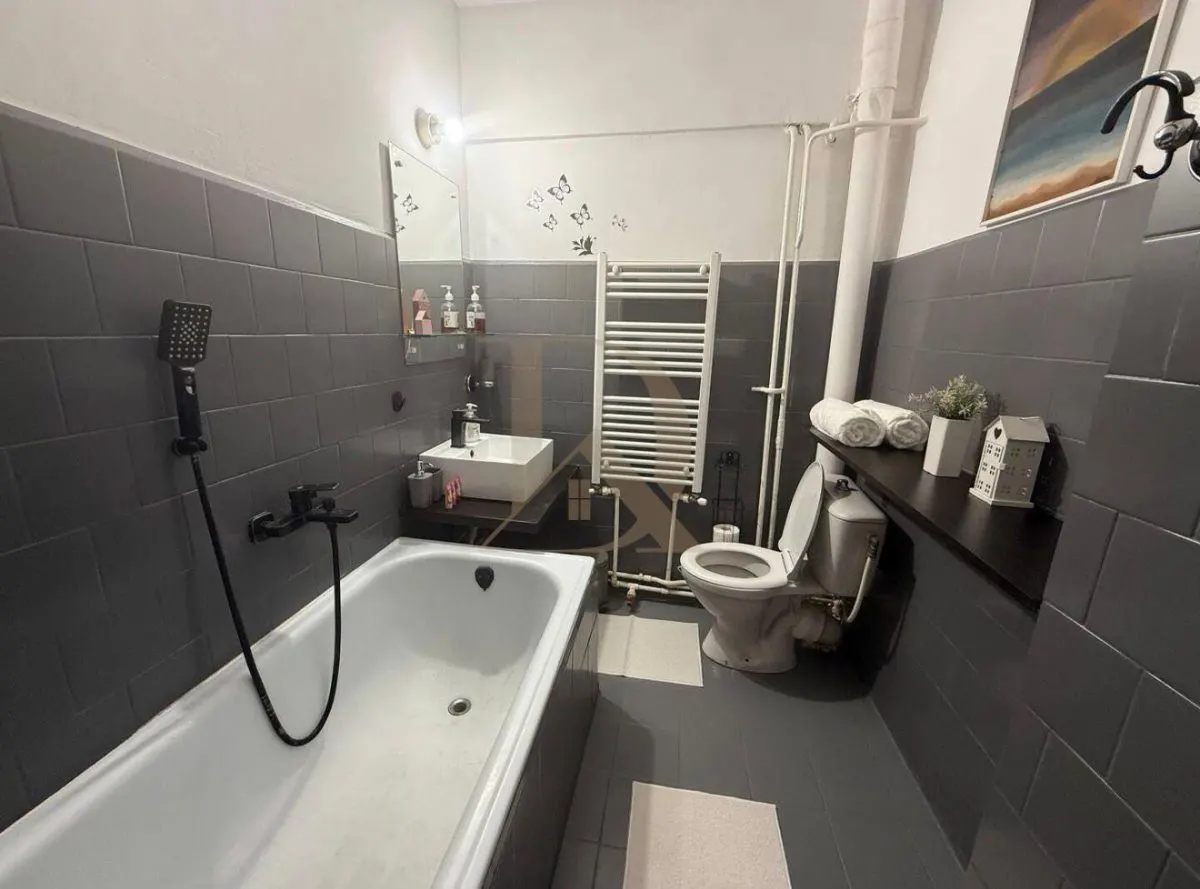 De închiriat ! Centru Hala Centrala , apartament 1 camera 44 mp - foto 6