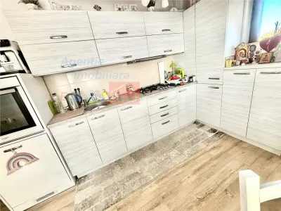 Revanzare: apartament 3 camere in Bucium (Hanul Trei Sarmale) - foto 3