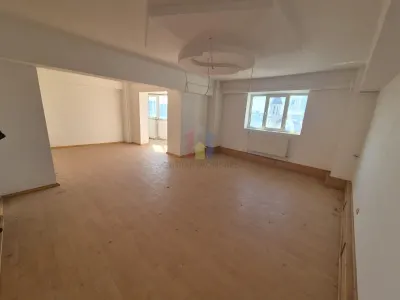 LIBER! 4 camere transformat in 3 camere, bloc cu lift, decomandat, Bariera - foto 2