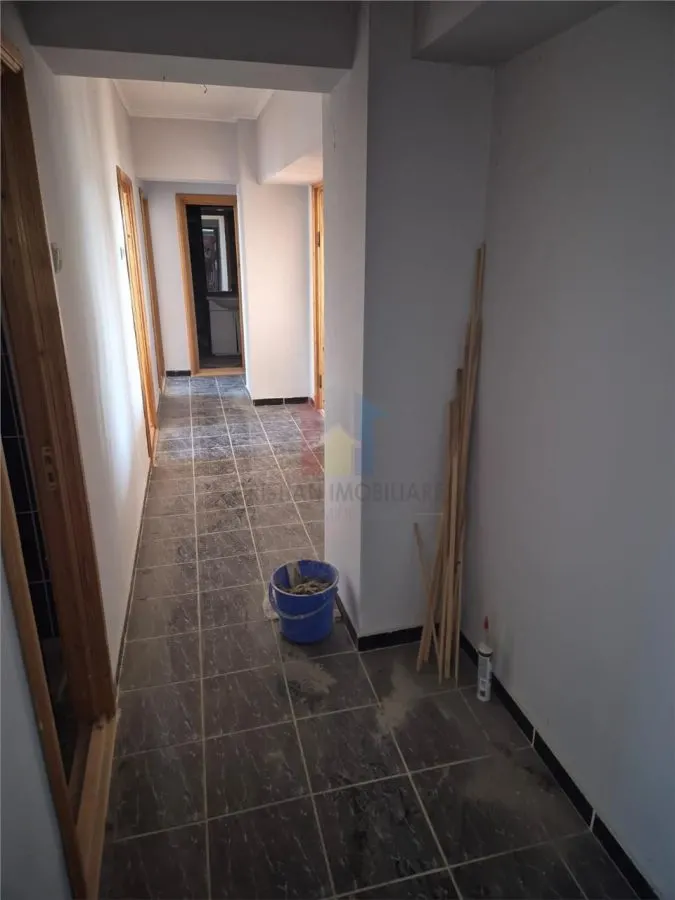 LIBER! 4 camere transformat in 3 camere, bloc cu lift, decomandat, Bariera - foto 5