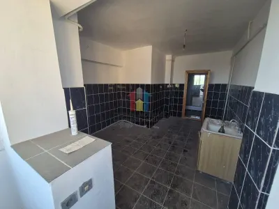 LIBER! 4 camere transformat in 3 camere, bloc cu lift, decomandat, Bariera - foto 6