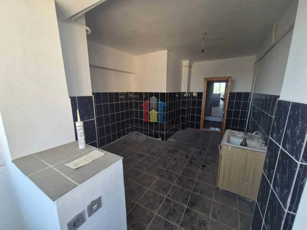 LIBER! 4 camere transformat in 3 camere, bloc cu lift, decomandat, Bariera - foto 6
