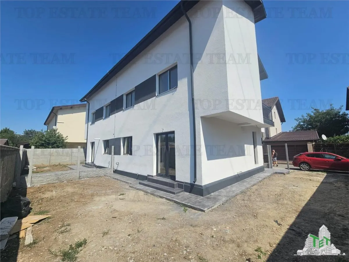 Semi-Detached Villa, 4 Bedrooms + Attic in Roșu - foto 1