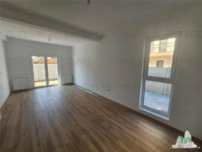 Semi-Detached Villa, 4 Bedrooms + Attic in Roșu - foto 2