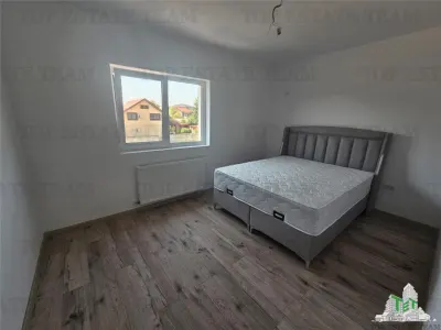 Semi-Detached Villa, 4 Bedrooms + Attic in Roșu - foto 3