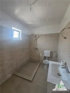 Semi-Detached Villa, 4 Bedrooms + Attic in Roșu - foto 7