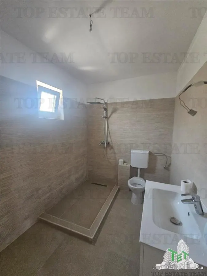 Semi-Detached Villa, 4 Bedrooms + Attic in Roșu - foto 7