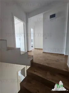 Semi-Detached Villa, 4 Bedrooms + Attic in Roșu - foto 8