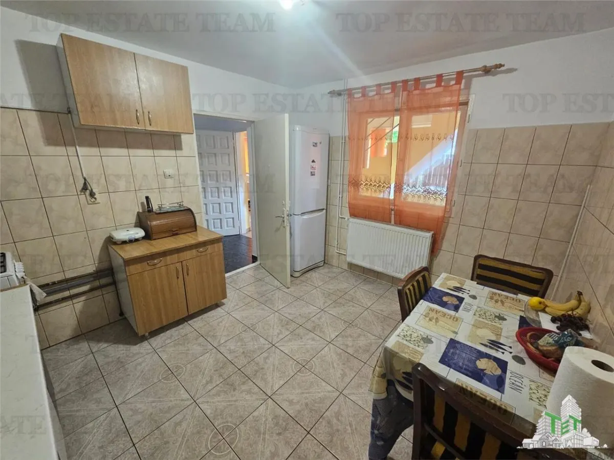 House with Dual Garage near Padurea Rosu - foto 4
