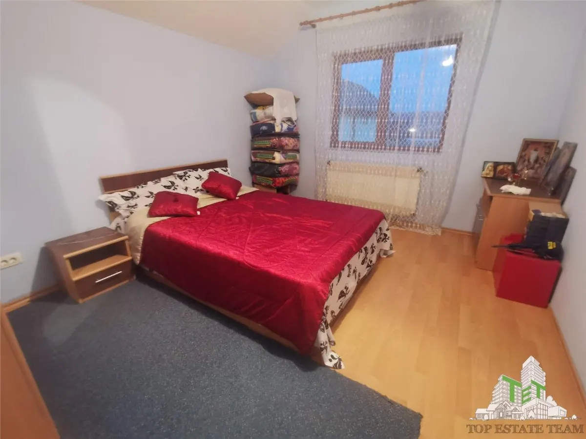 5-Bedroom Villa with Private Construction, Garden & Garage in Bacu (Joita) - foto 3