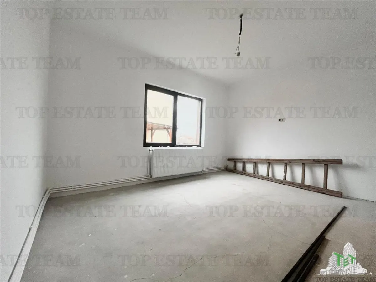 Ground Floor + First Floor House, 8 Rooms—All Utilities Connected - foto 12