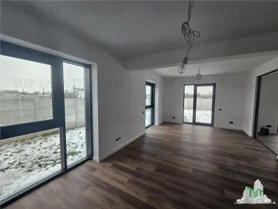 Premium Villa with Photovoltaic Panels, 15 Minutes from Bucharest - foto 2