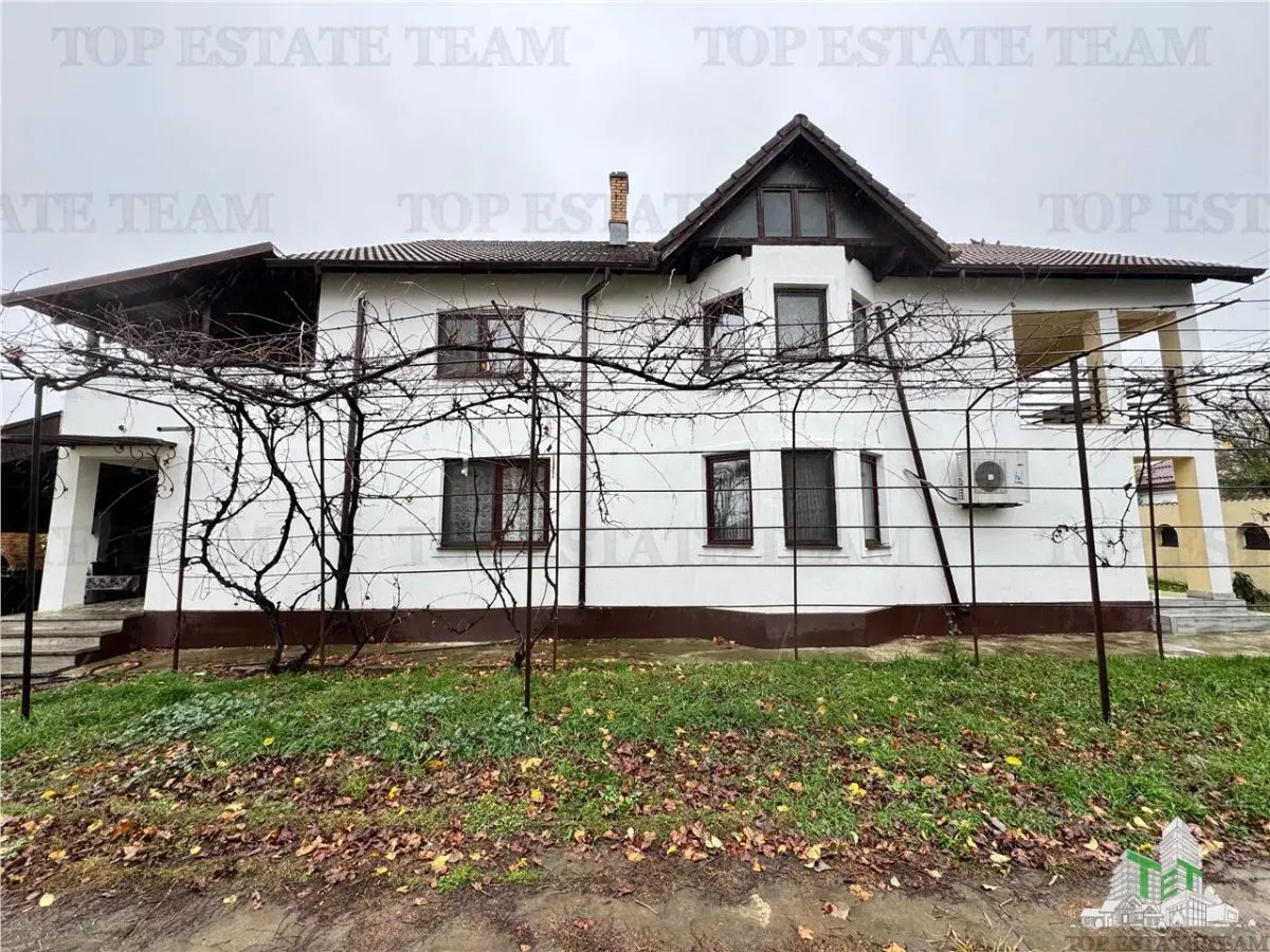 Villa for Sale in Branistea, 2,665 sqm Plot - foto 1