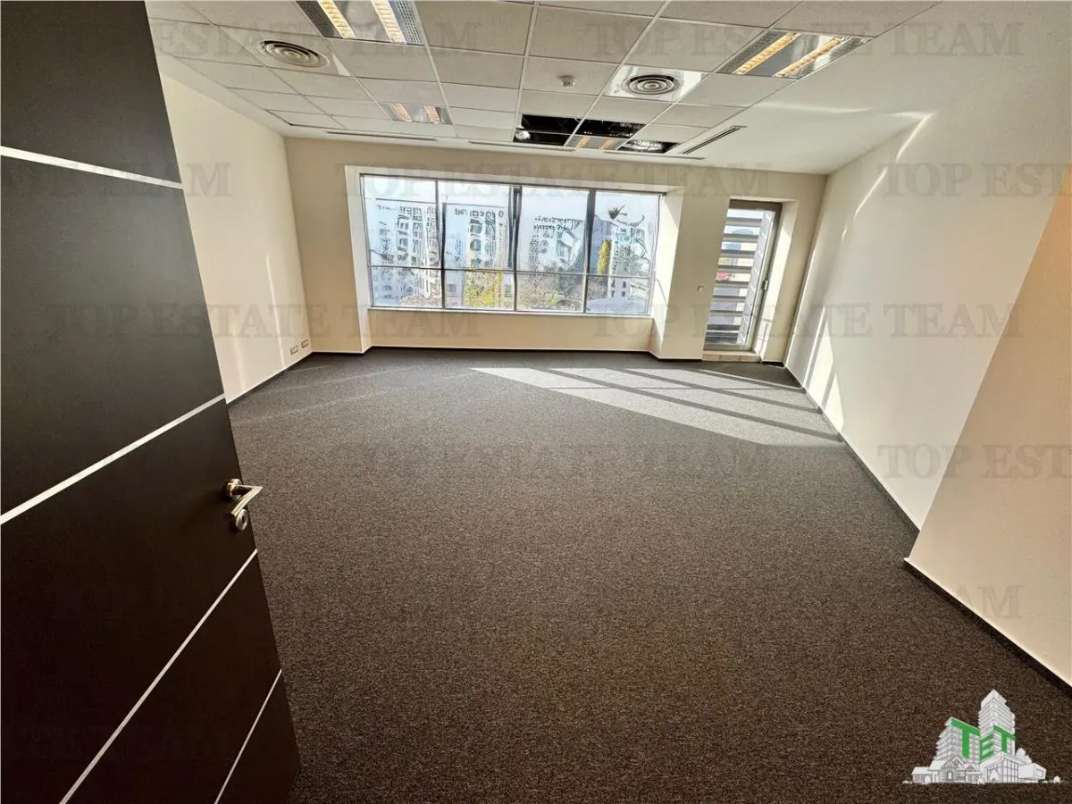 Premium Office Space for Rent with Panoramic Views in Sector 6 - foto 11