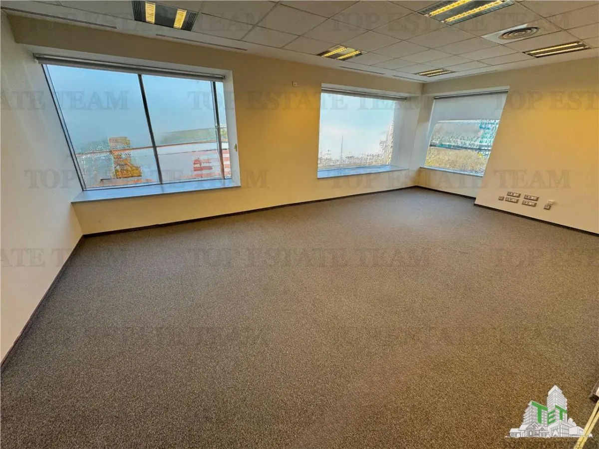 Premium Office Space for Rent with Panoramic Views in Sector 6 - foto 14