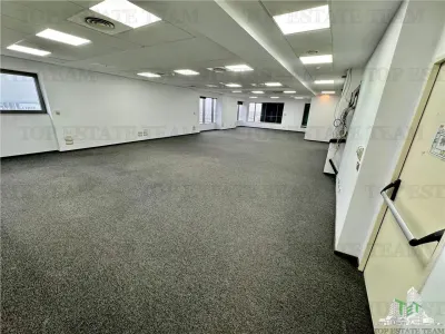 Premium Office Space for Rent with Panoramic Views in Sector 6 - foto 5