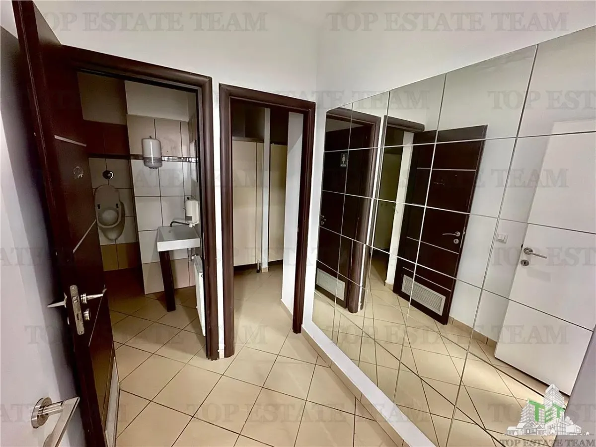Premium Office Space for Rent with Panoramic Views in Sector 6 - foto 6