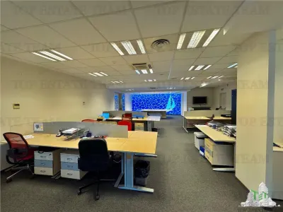 Premium Office Space for Rent with Panoramic Views in Sector 6 - foto 7
