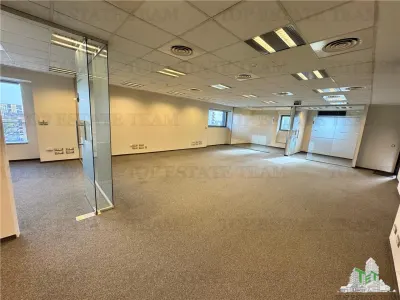Premium Office Space for Rent with Panoramic Views in Sector 6 - foto 9