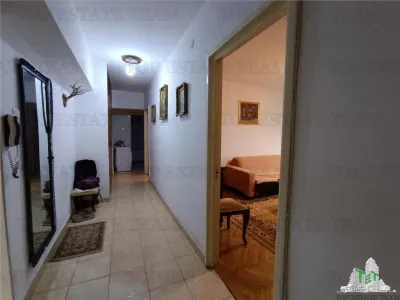 Three-Bedroom Apartment for Sale, Ion Mihalache – Piața 1 Mai - foto 5