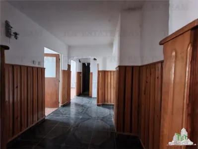 5-Bedroom Duplex with Separate Entrances near Beach, Mangalia Saturn - foto 3