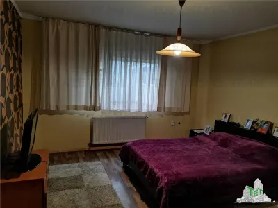 Five-Bedroom Villa with First Floor, Attic and Garage in Adunatii Copaceni - foto 7