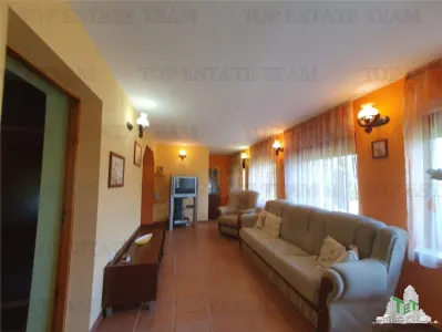 Exceptional Detached House with Generous Grounds in Techirghiol - foto 11
