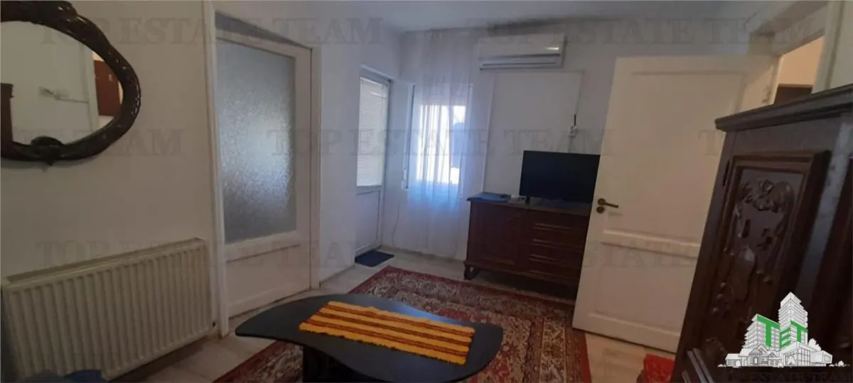 Unirii Marasesti Apartment in Villa, First Floor of Two - foto 1