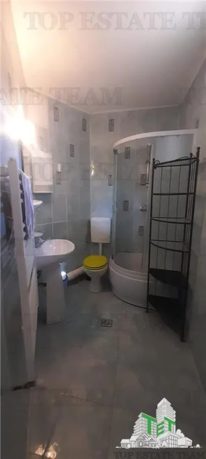 Unirii Marasesti Apartment in Villa, First Floor of Two - foto 9