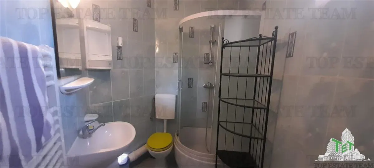 Unirii Marasesti Apartment in Villa, First Floor of Two - foto 10