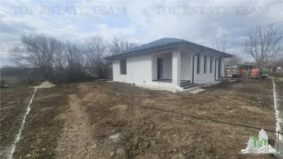 3-Bedroom House with Public Transport Access and Underfloor Heating in Ciorogarla - Ciorogarla