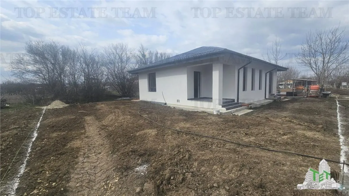 3-Bedroom House with Public Transport Access and Underfloor Heating in Ciorogarla - foto 1