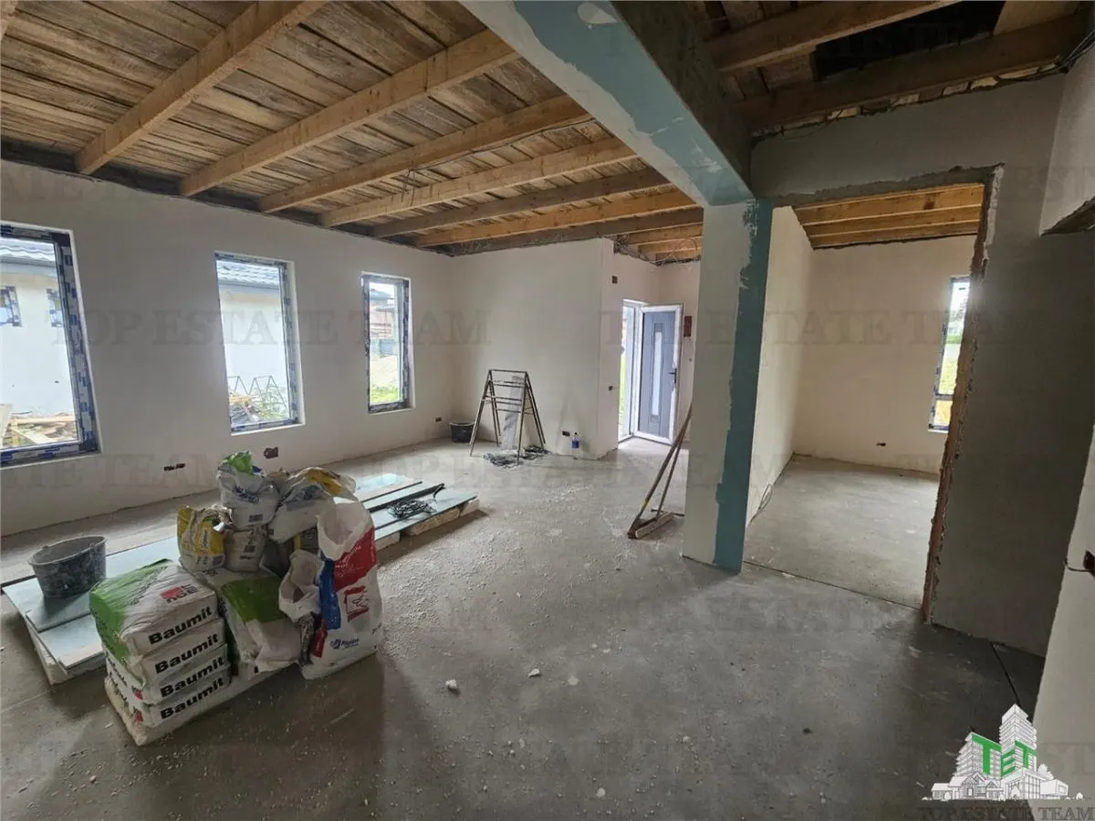 3-Bedroom House with Public Transport Access and Underfloor Heating in Ciorogarla - foto 2
