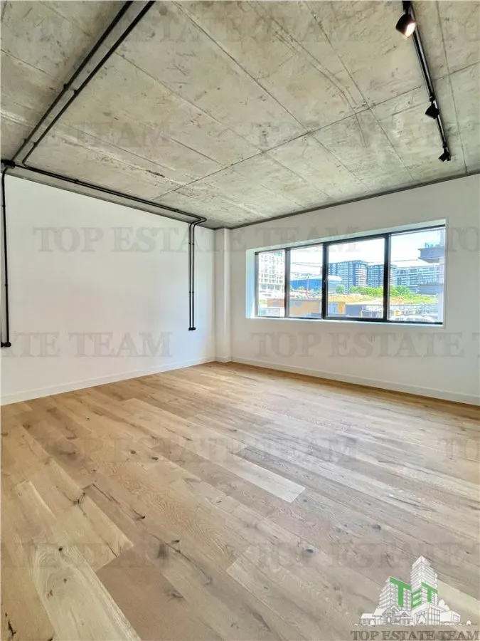2-Bedroom Loft-Style Apartment with Private Garden - foto 9