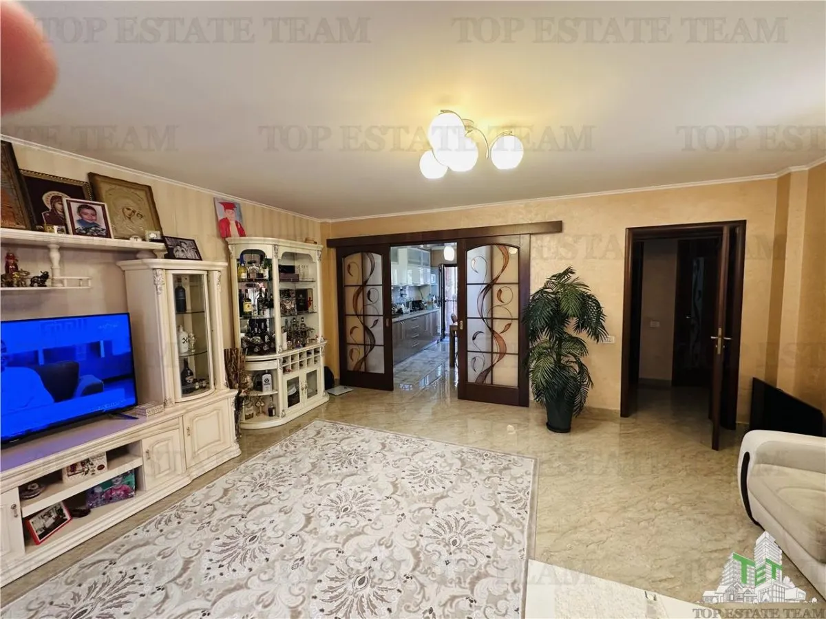 Exceptional Villa 360 sqm, 524 sqm Plot, 6 Bedrooms, Ground + First + Attic, ROSU - foto 12