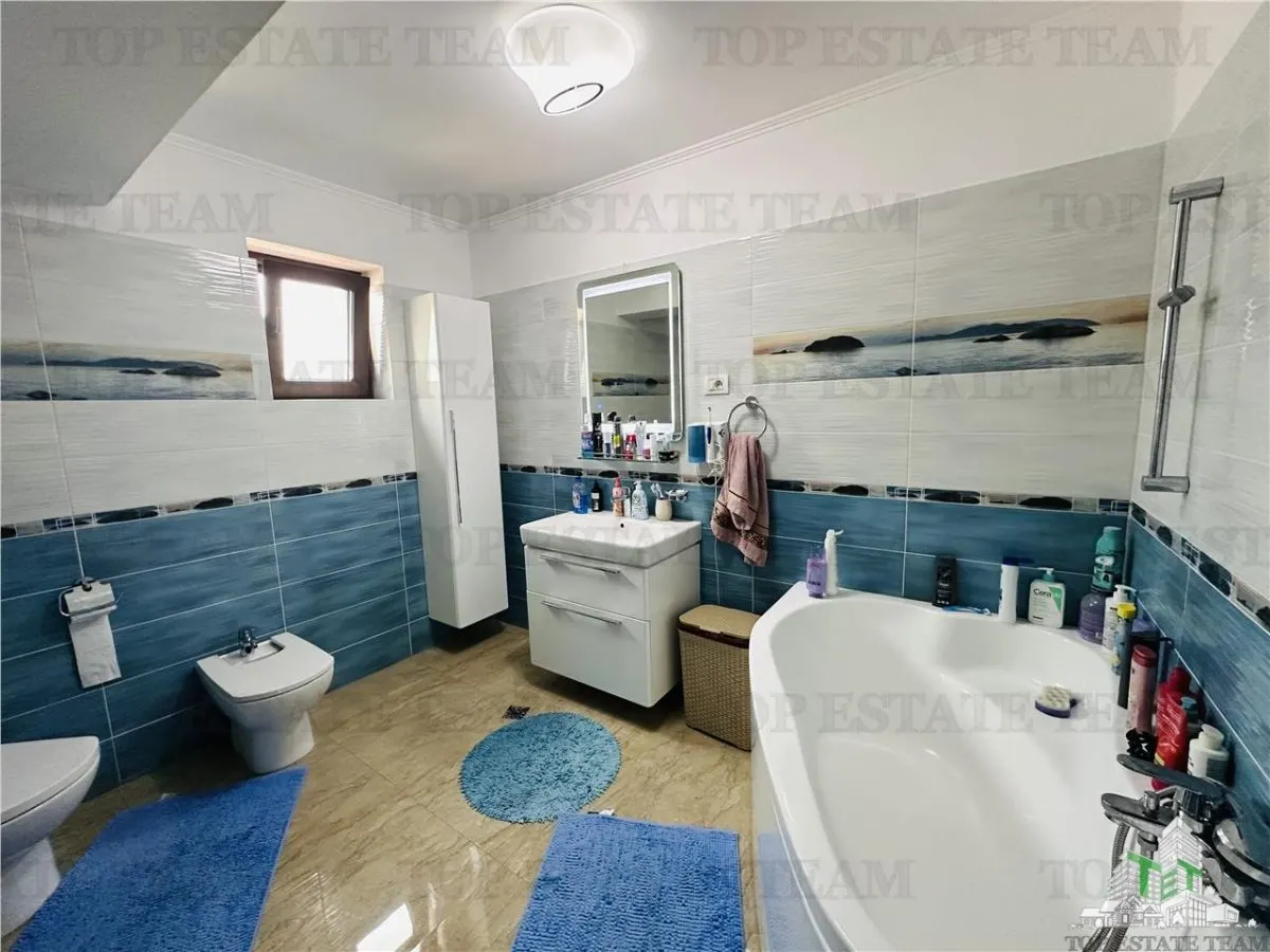 Exceptional Villa 360 sqm, 524 sqm Plot, 6 Bedrooms, Ground + First + Attic, ROSU - foto 20