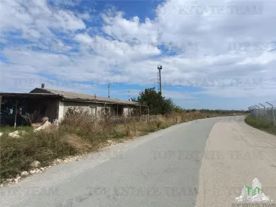 5000 sqm Land with Building and Outbuildings, Midia Port - foto 10