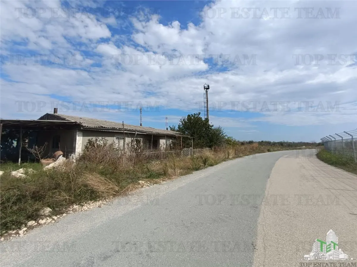 5000 sqm Land with Building and Outbuildings, Midia Port - foto 10
