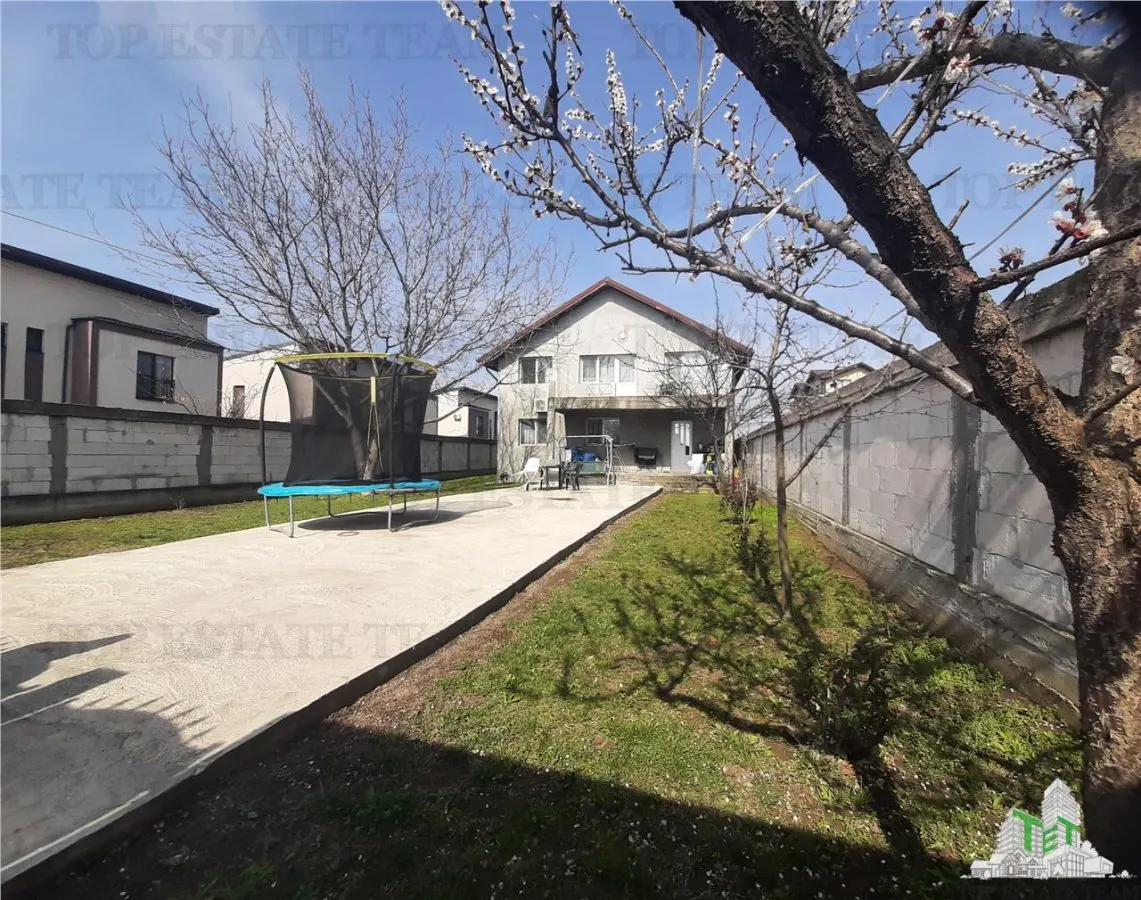 Spacious 8-Bedroom House with 801 sqm Land – Ideal for Two Families - foto 1