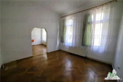 Four-Bedroom Apartment for Sale, Ultracentral Kogalniceanu, Courtyard & Attic - Bucuresti