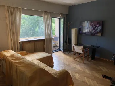 2-Bedroom Apartment for Sale, Cismigiu Park, Central Heating & Balcony - Bucuresti
