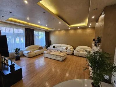 Spacious Villa with 65sqm Living Area, 300sqm Usable Space in Bragadiru - Bragadiru