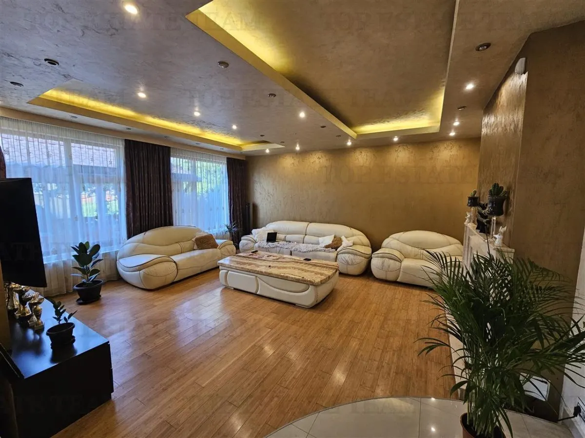 Spacious Villa with 65sqm Living Area, 300sqm Usable Space in Bragadiru - foto 1