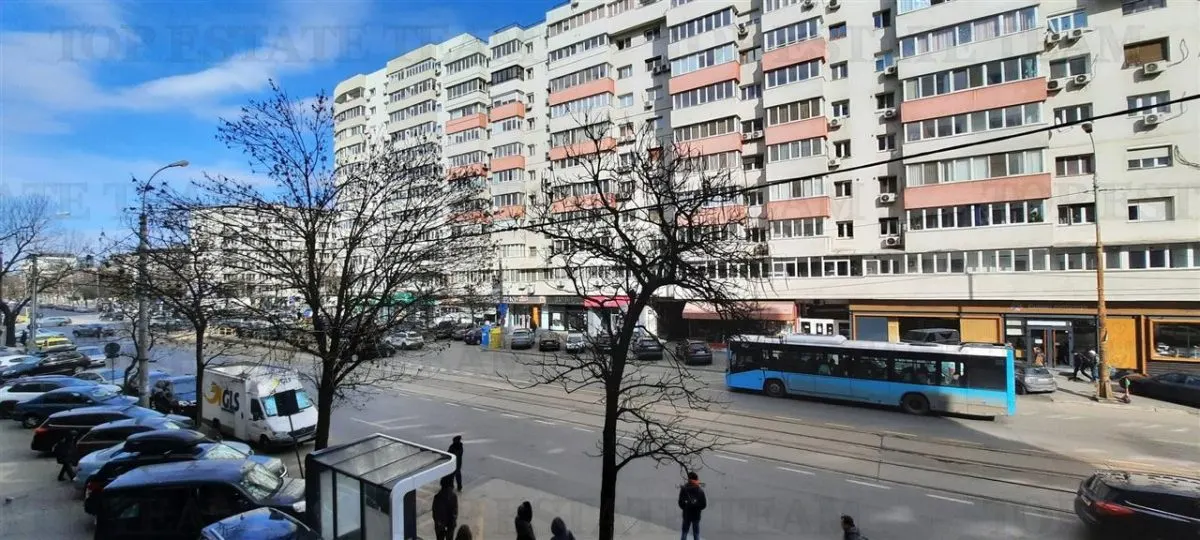 Three-Bedroom Apartment, First Floor, 1 Mai Square, Ion Mihalache - foto 2